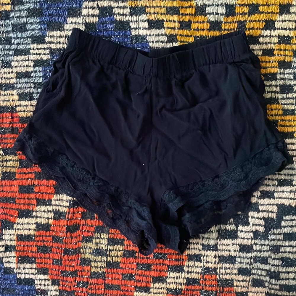 Leith black lace hem shorts